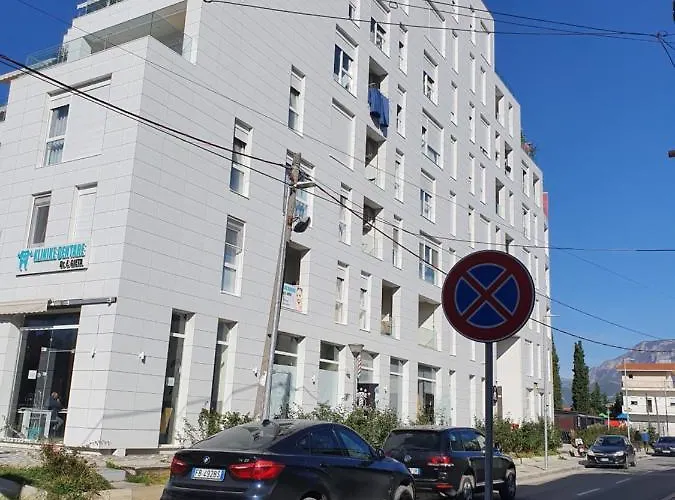 Rovena's - Free Parking * Tirana