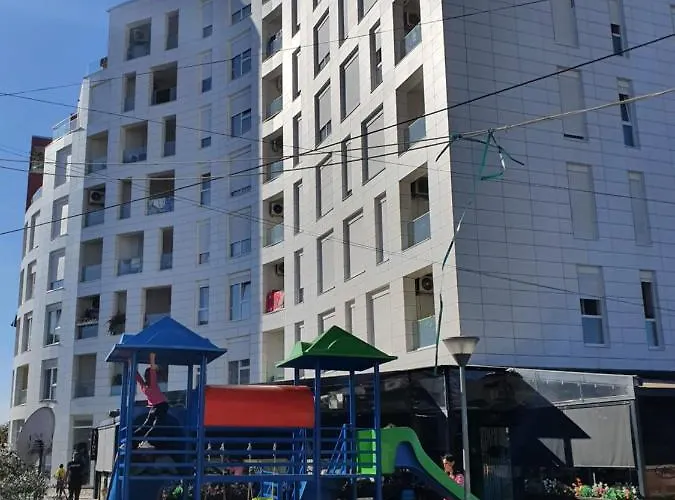 Rovena's - Free Parking *