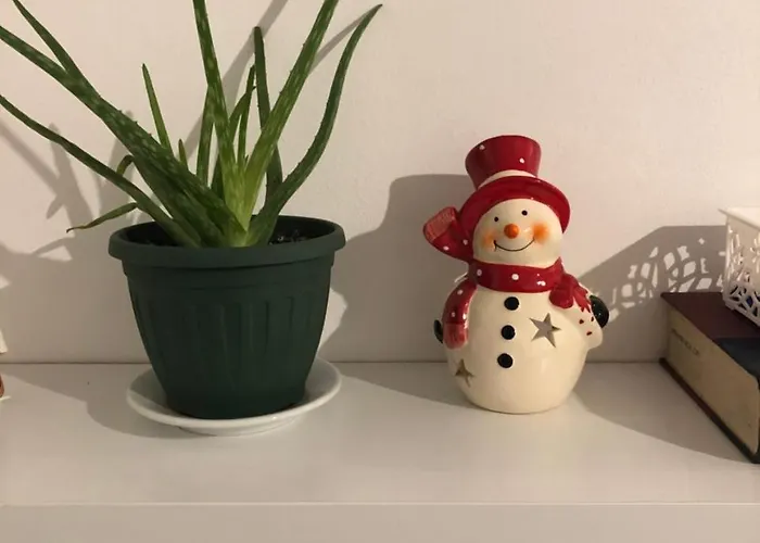 Rovena's - Free Parking